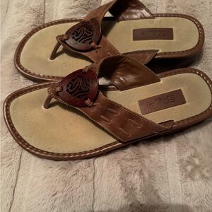 Vintage late 90’s/early 2000’s brown medallion sandals
